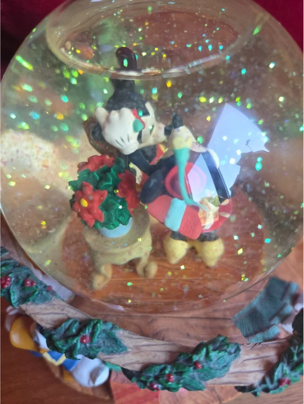 Disney Mickey & Minnie Mouse Plays Santa Claus is Coming To Town Snow Globe Rare